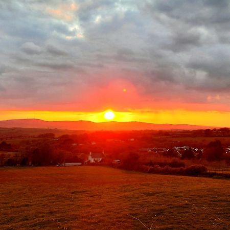 Summit Camping Kit Hill Cornwall Panoramic Views Grass Pitch From 15Pn Or Bella Bell Tent 75Pn Callington Eksteriør bilde