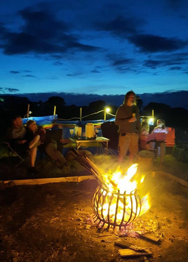 Summit Camping Kit Hill Cornwall Panoramic Views Grass Pitch From 15Pn Or Bella Bell Tent 75Pn Callington Eksteriør bilde