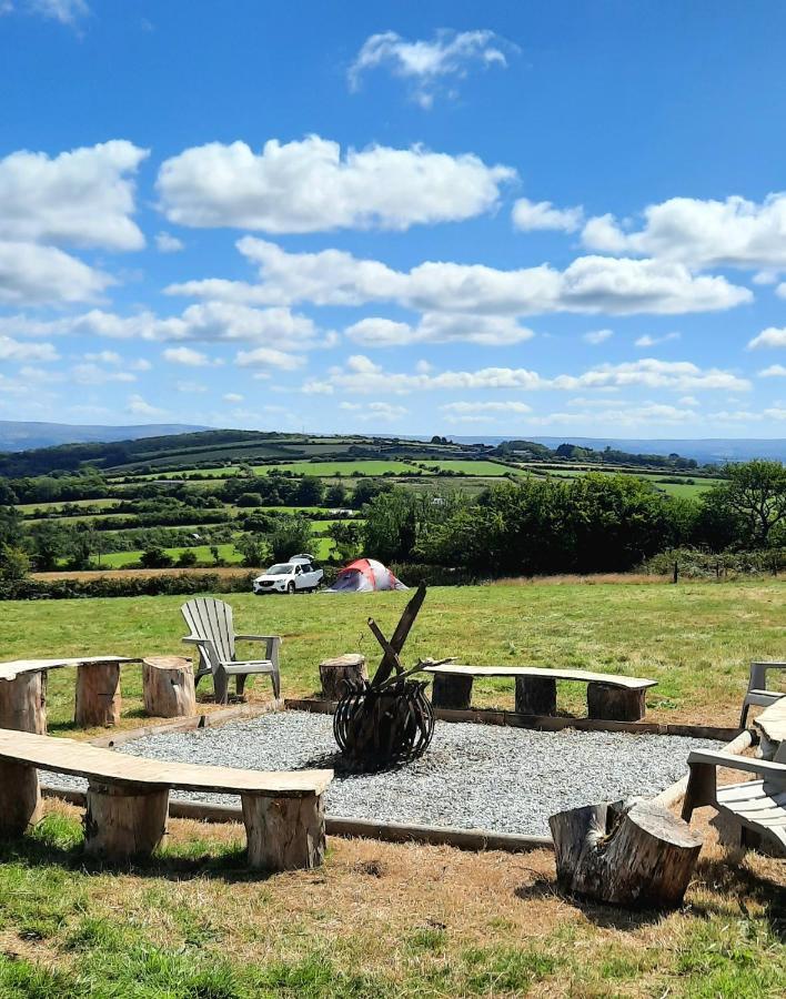 Summit Camping Kit Hill Cornwall Panoramic Views Grass Pitch From 15Pn Or Bella Bell Tent 75Pn Callington Eksteriør bilde
